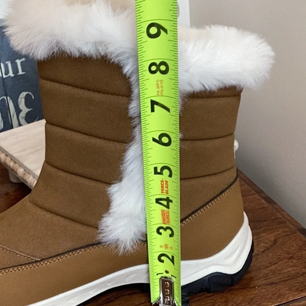 Lands End Expedition faux fur lined puffer snow boots. Women’s size 8.5